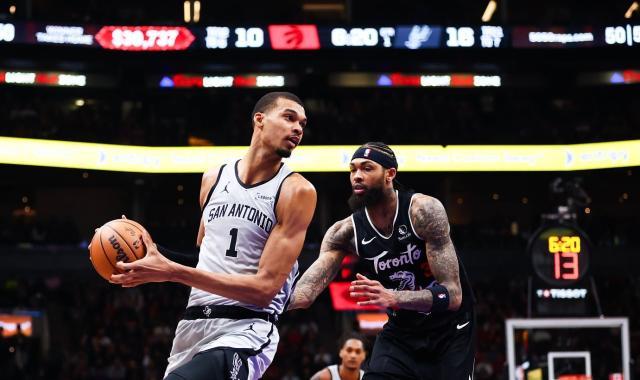 星空体育官网入口-剑指西部第一!马刺豪取10连胜:文班封锁内线