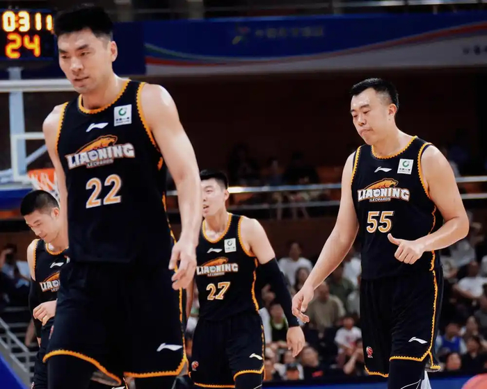 星空体育官网入口-远胜王俊杰,新援或曝光,中锋,签字费8位数,卖张镇麟钱或清空|韩德君|赵继伟|辽宁男篮|CBA|圣安东尼奥马刺队_新浪体育_新浪新闻